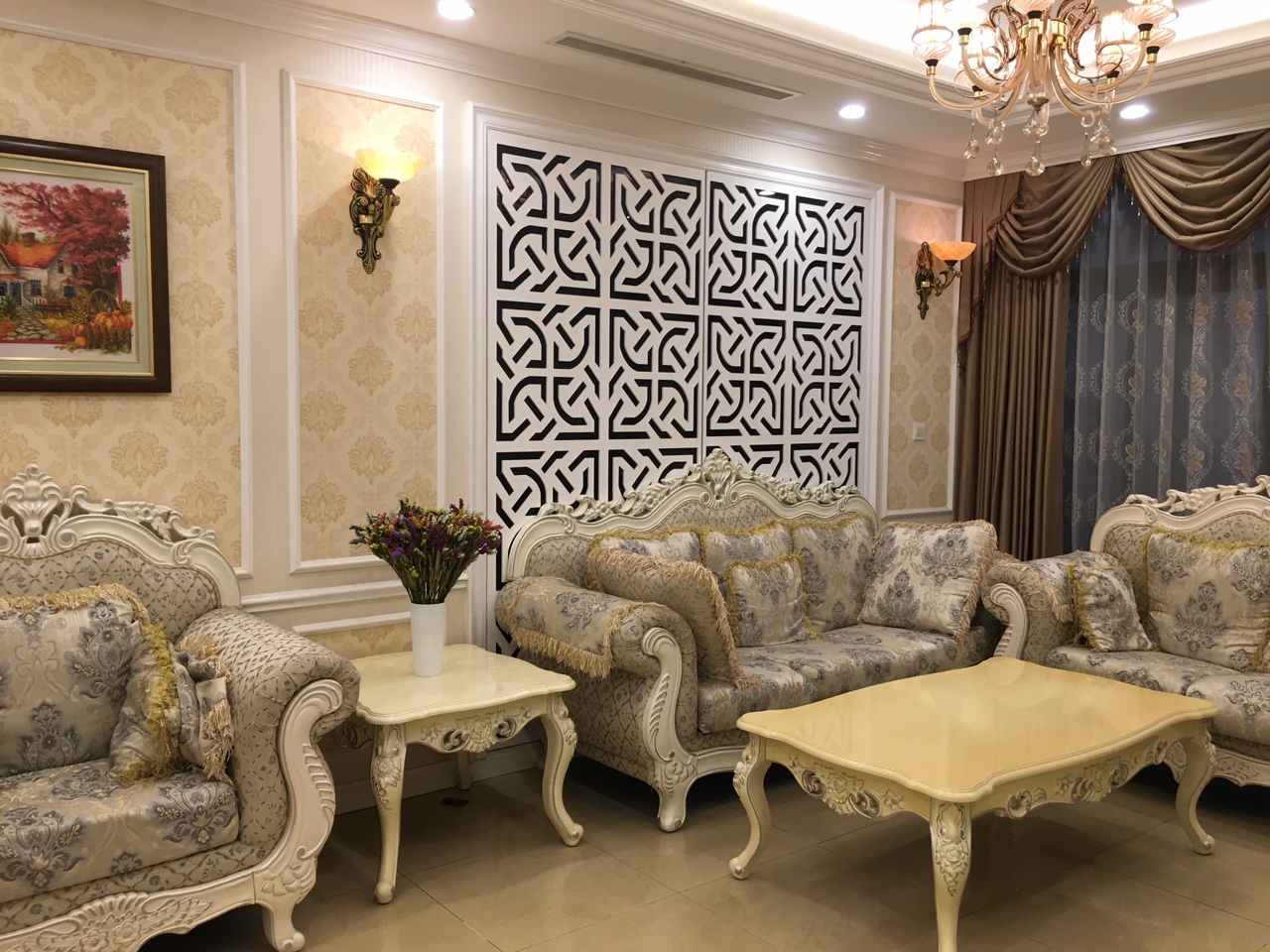 Bán căn hộ R4 Royal city căn góc 3 phòng ngủ 132m2 sửa đẹp, nội thất tân cổ điển