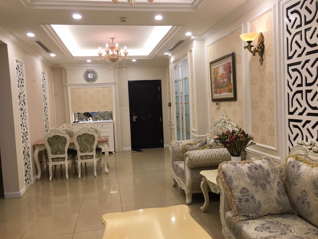 Bán căn hộ R4 Royal city căn góc 3 phòng ngủ 132m2 sửa đẹp, nội thất tân cổ điển