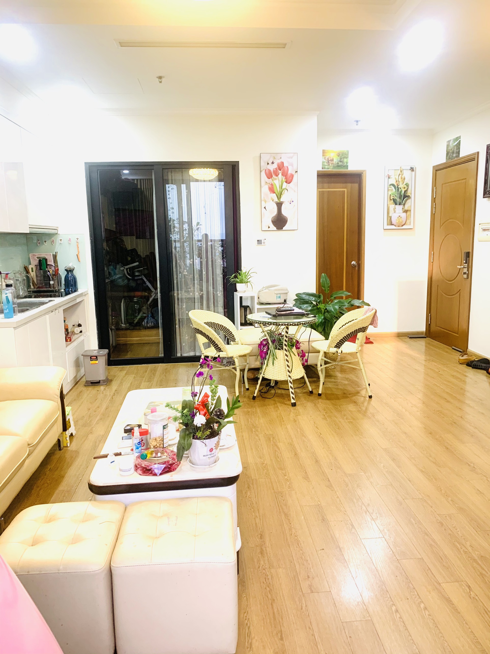 CHO THUÊ CĂN HỘ 2 PN R6 ROYAL CITY ĐỦ ĐỒ ĐẸP XỊN (TR60006)