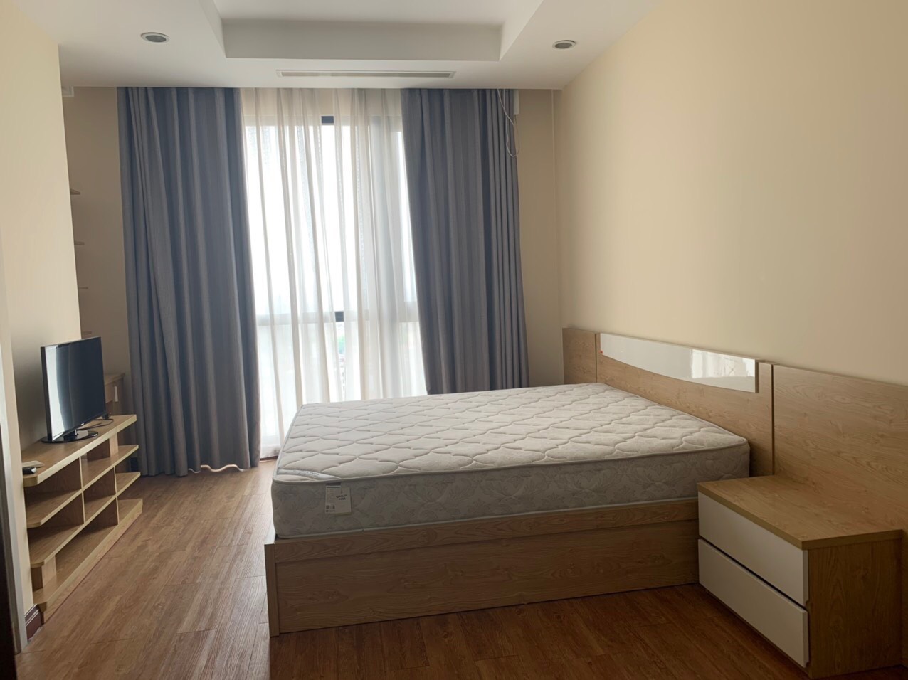 CĂN ĐẦU HỒI R4 HƯỚNG ĐÔNG NAM CẦN CHO THUÊ GẤP (TR40014)