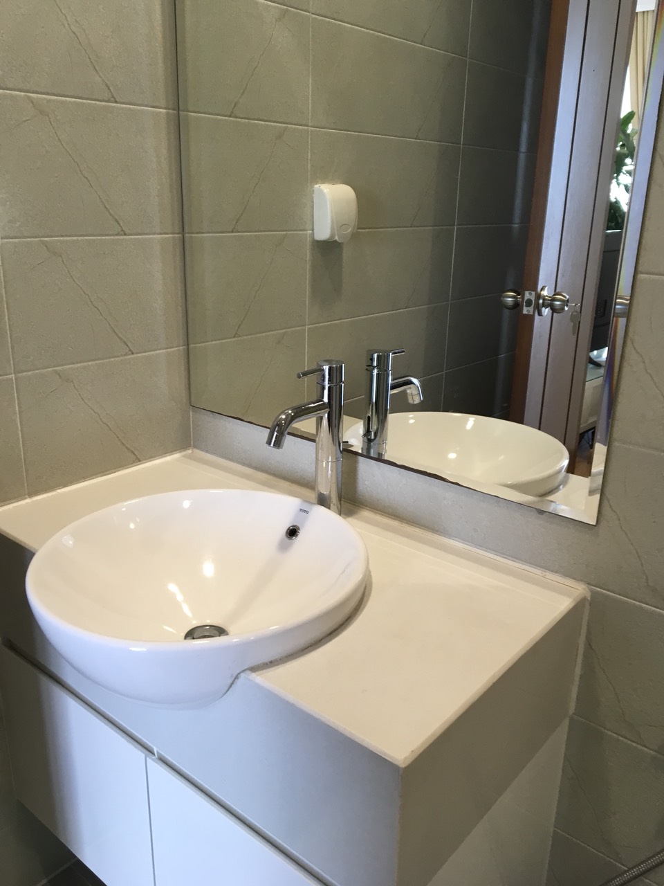 CHO THUÊ CĂN HỘ TRUNG TÂM R6 HƯỚNG ĐÔNG NAM 3 PHÒNG NGỦ ĐỦ ĐỒ ĐẸP (TR60026)