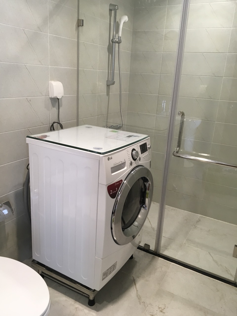 CHO THUÊ CĂN HỘ TRUNG TÂM R6 HƯỚNG ĐÔNG NAM 3 PHÒNG NGỦ ĐỦ ĐỒ ĐẸP (TR60026)