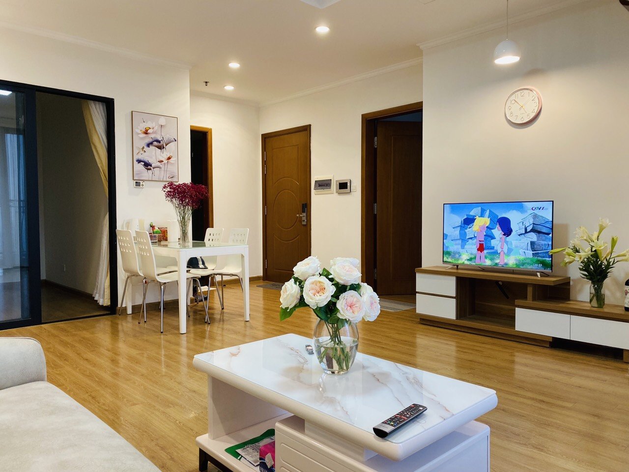 CHO THUÊ CĂN HỘ 2 PHÒNG NGỦ ĐỦ ĐỒ R6 BAN CÔNG HƯỚNG ĐÔNG NAM (TR60034)