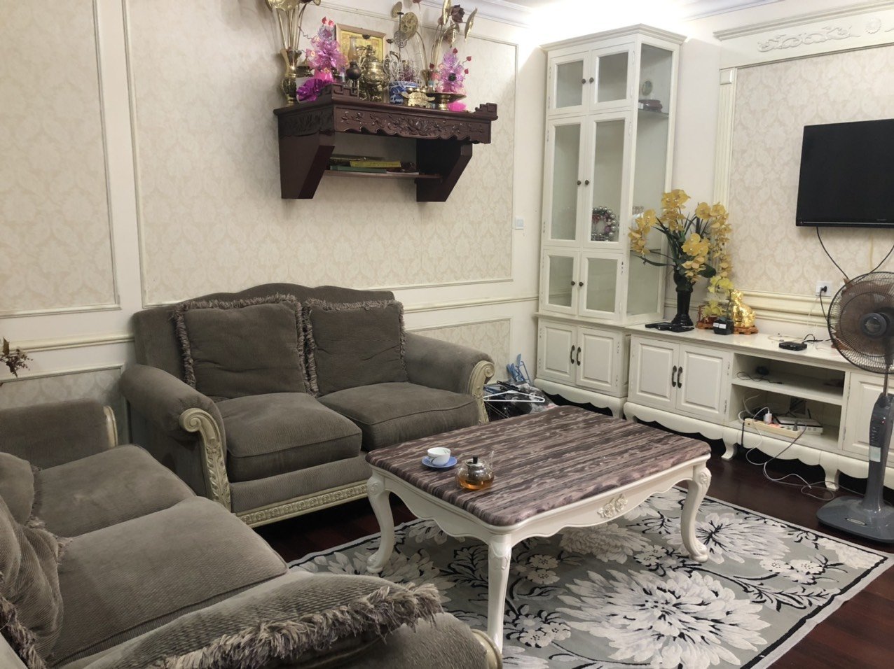 SẴN NHÀ CẦN CHO THUÊ GẤP CĂN  HỘ 3 PHÒNG NGỦ R4-R5 ĐỦ ĐỒ MỚI SỬA ĐẸP (TR00105)