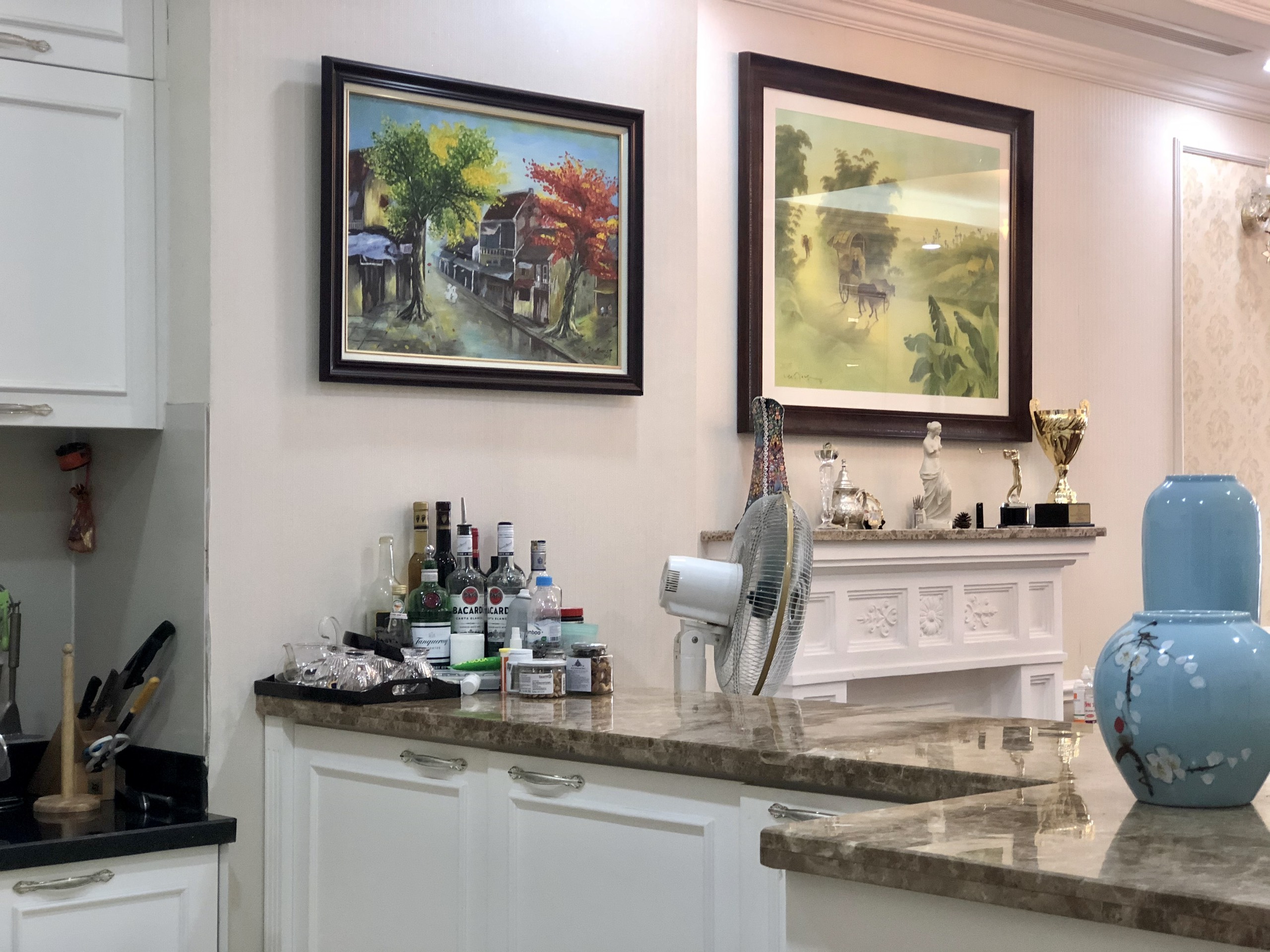 CHO THUÊ CĂN HỘ 3 PHÒNG NGỦ SẴN ĐỒ ĐẸP R4-R5 BAN CÔNG ĐÔNG NAM (TR00112)