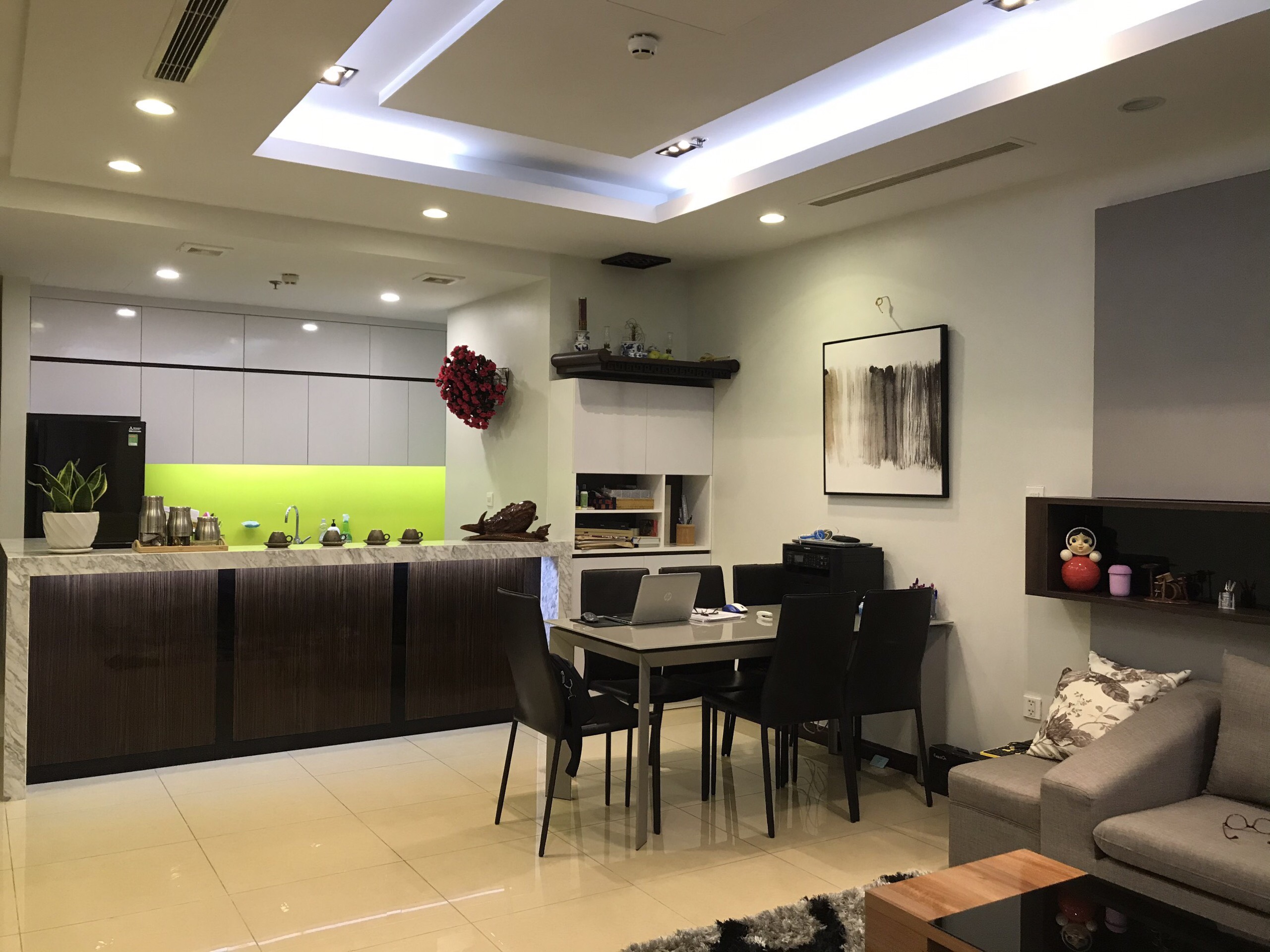 BÁN GẤP CĂN HỘ 2 PHÒNG NGỦ R1 – R2 TẦNG THẤP VIEW BỂ BƠI SẴN ĐỒ (BR00117)