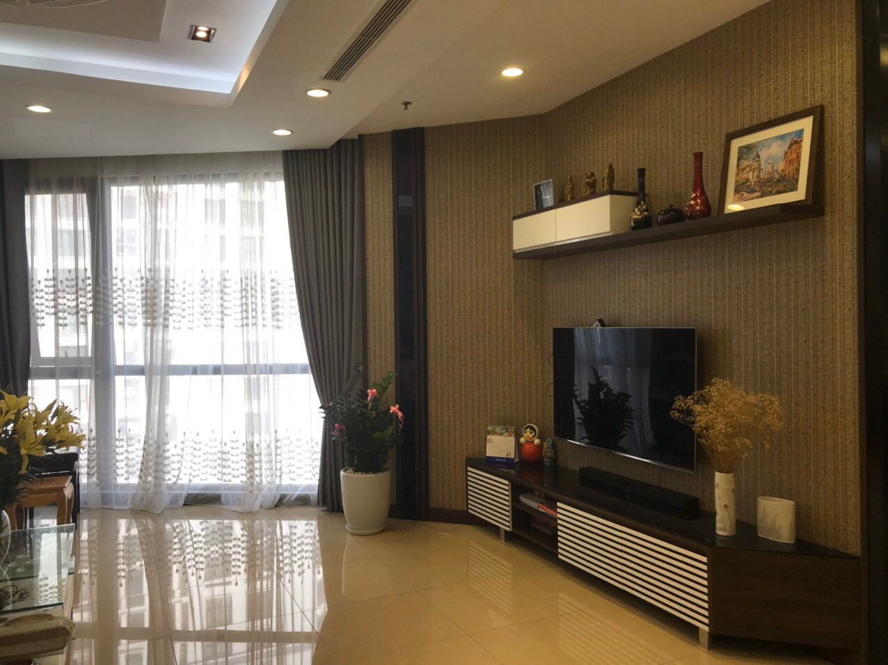 BÁN GẤP CĂN HỘ 2 PHÒNG NGỦ R1 – R2 TẦNG THẤP VIEW BỂ BƠI SẴN ĐỒ (BR00117)